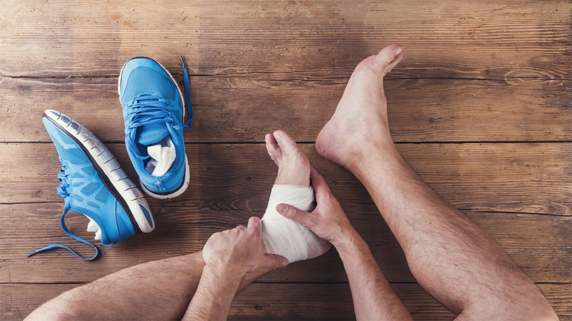 Should You Apply Heat or Cold Compress First After a Sprain?